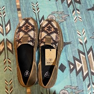 Woman's Ariat Cruisers size 7.5